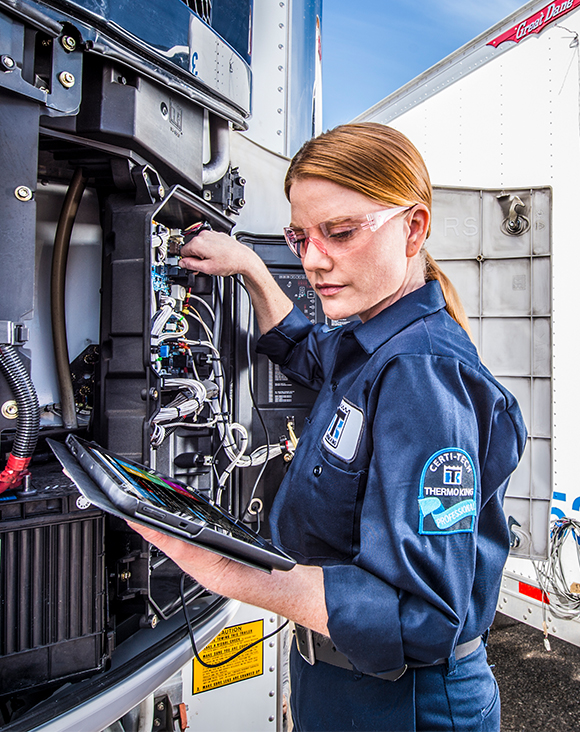 Service Tips article thumbnail - technician working on a themo king unit