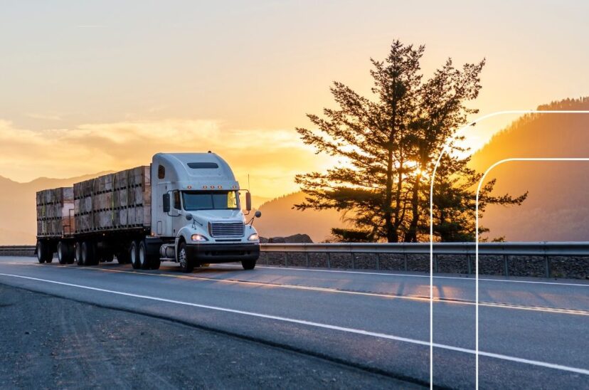 transporte-carretero-al-atardecer.jpg
